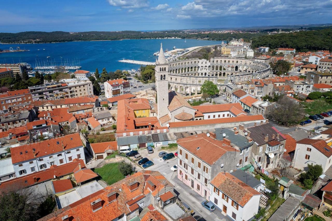 Apartment Arena Pula Buitenkant foto